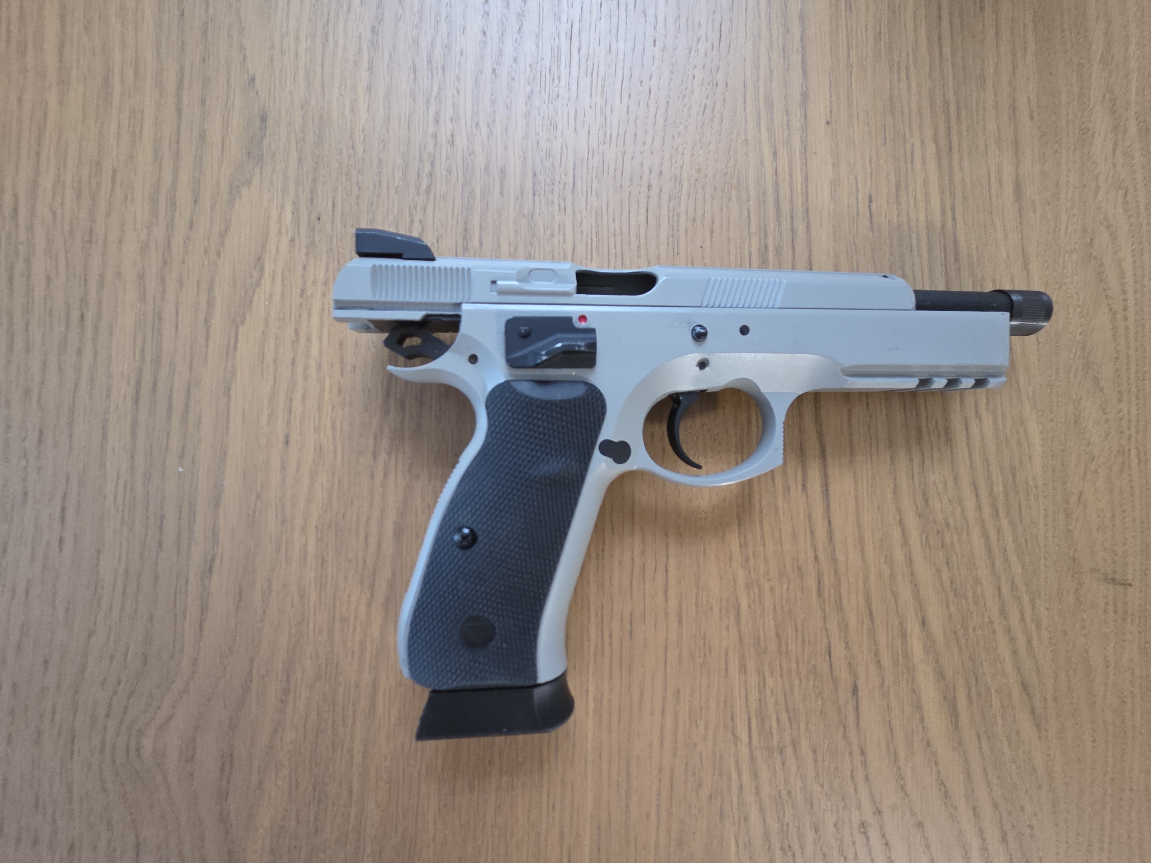 Pistolet GBB ASG CZ SP-01 Shadow - Urban Grey plus dodatki.