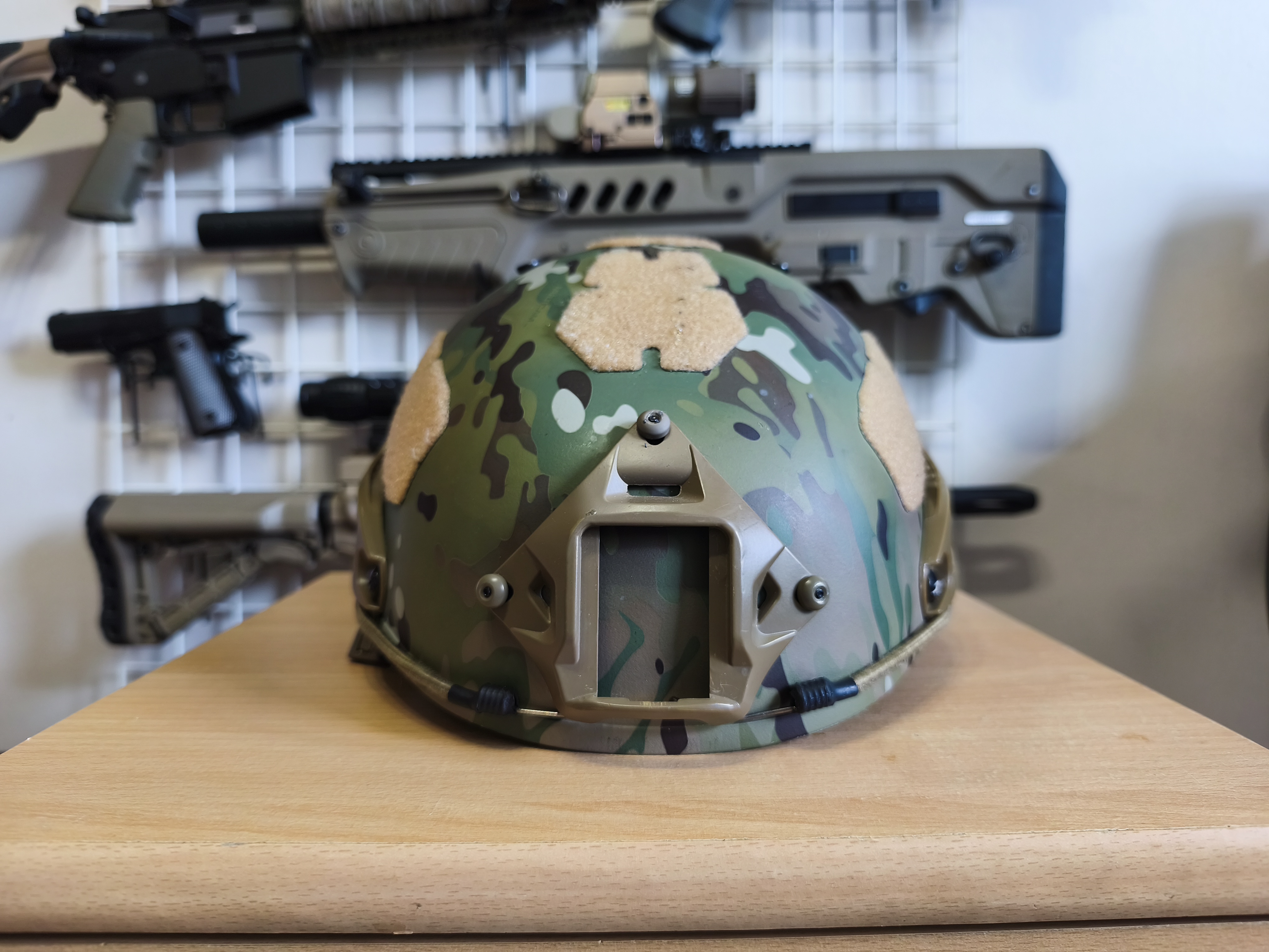 Replika hełmu CryePrecision AirFrame produkcji Ultimate Tactical w Multicam