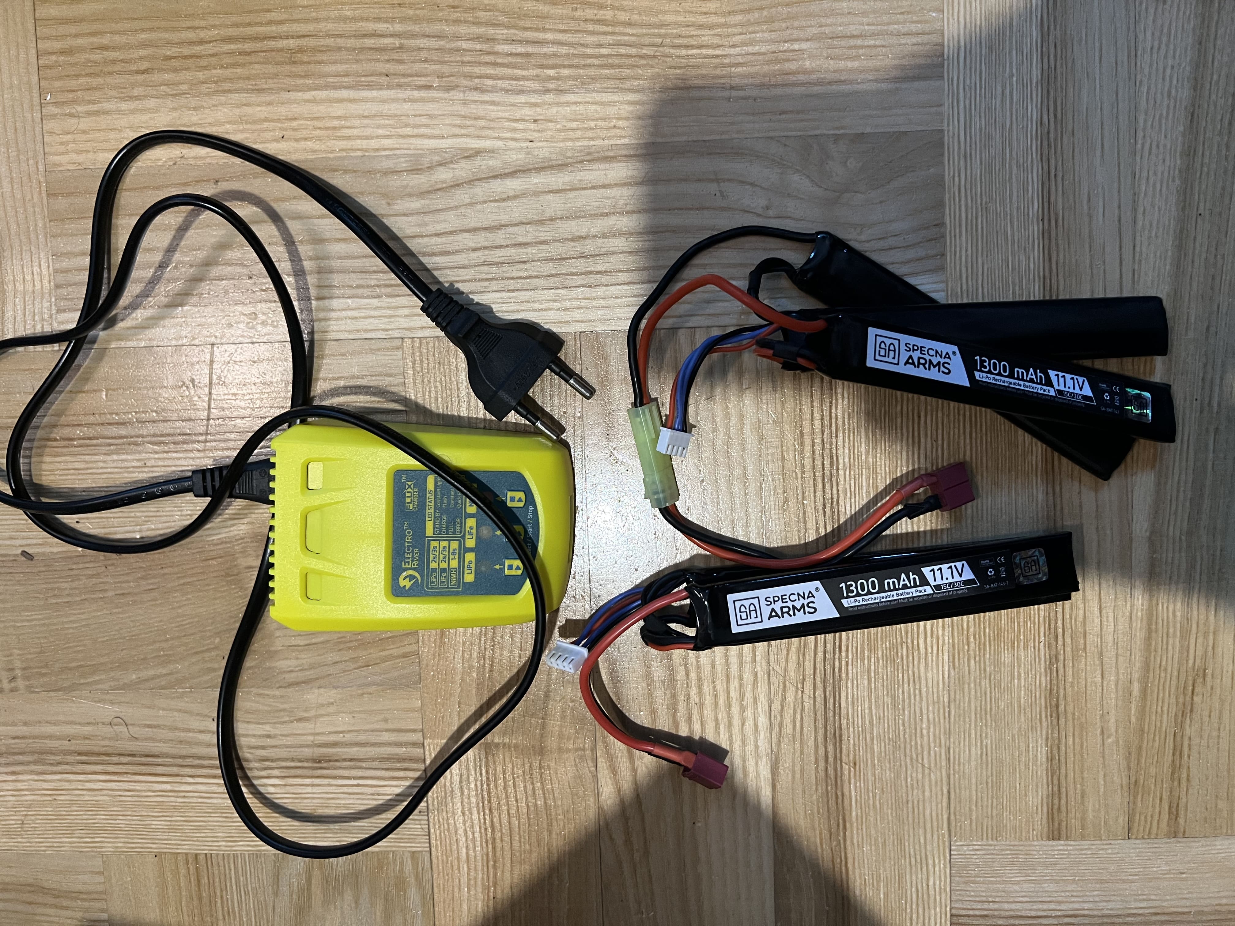 Akumulatory specna arms 1300mah 11,1v + ładowarka