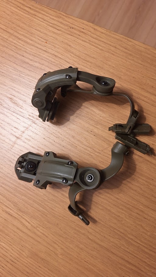 Montaż słuchawek aktywnych ARC/ Team Wendy KOPIA