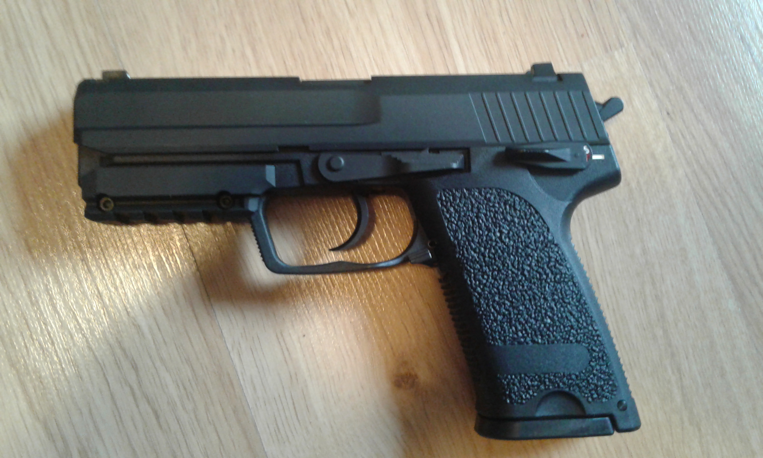 HK USP, SR,C jak NOWA