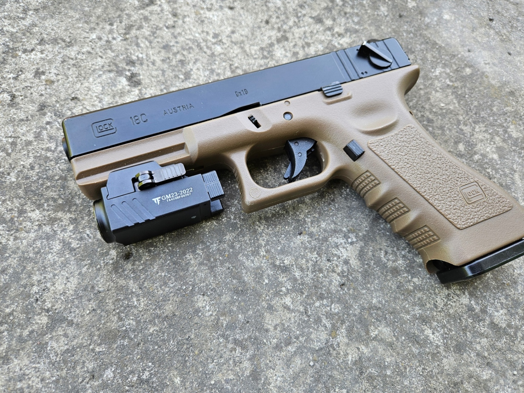 Latarka pistoletowa na pistolet GM23 800lm