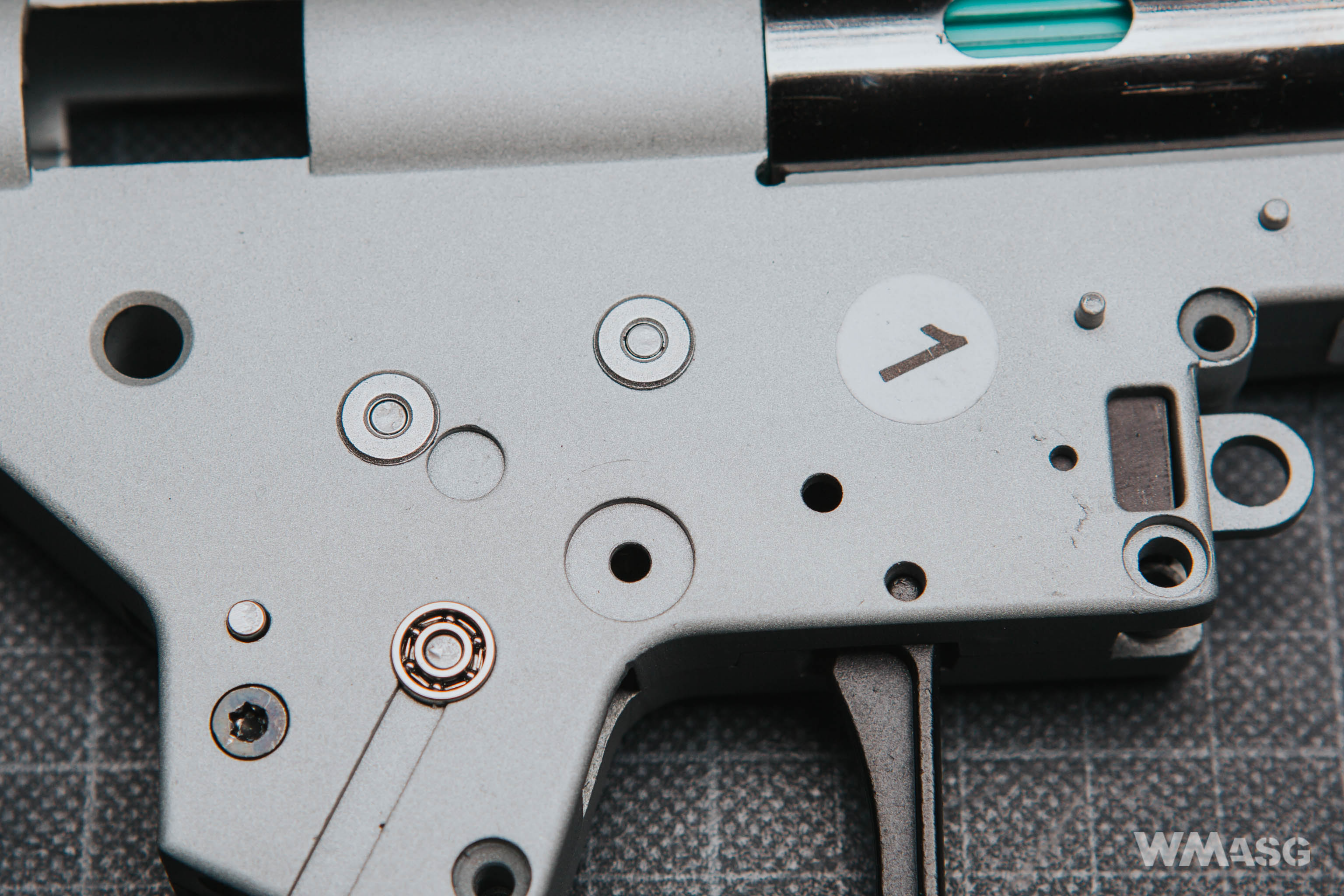 Double Eagle M904G Honey Badger wewnątrz