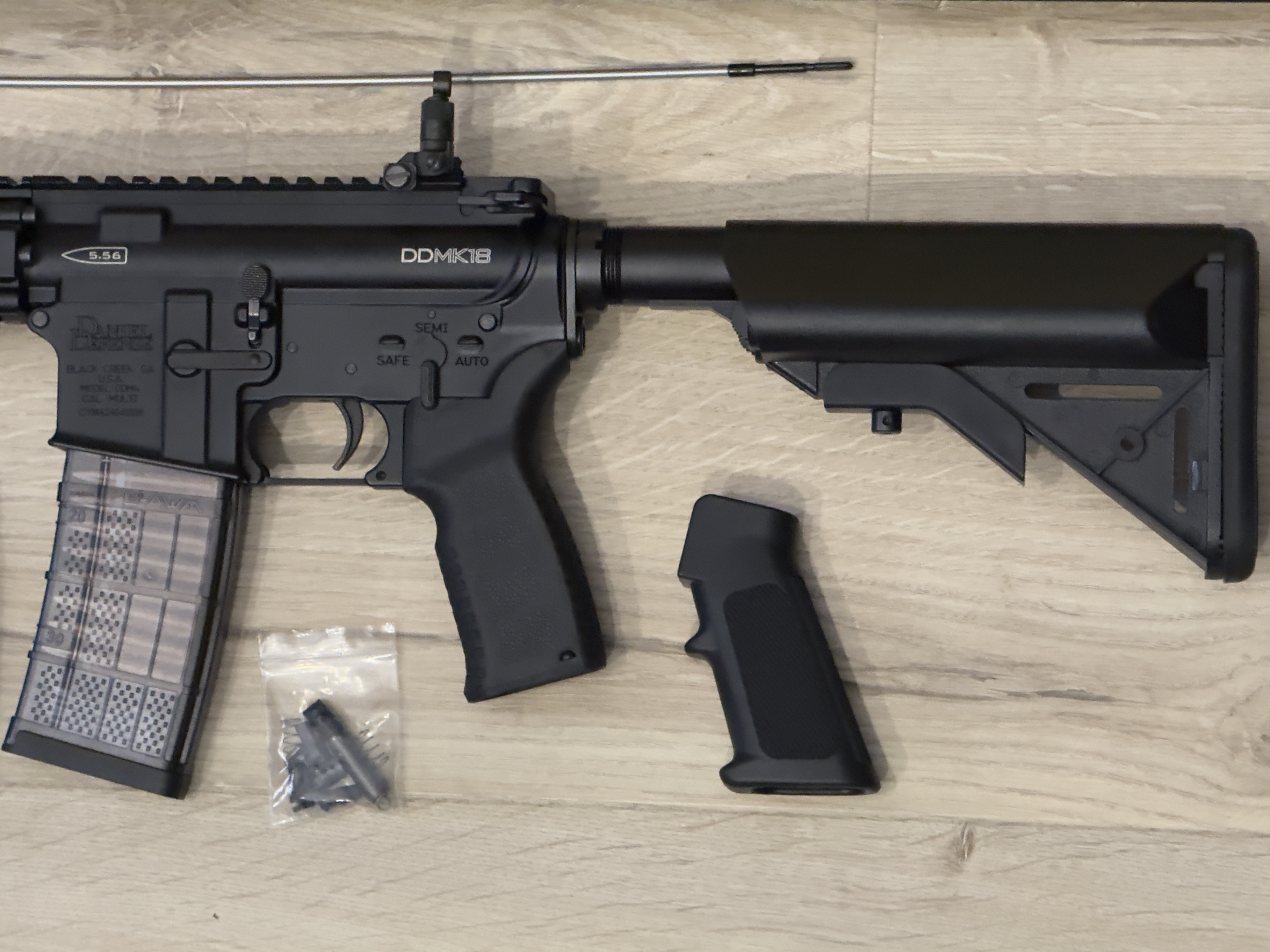 Replika Daniel Defense DDMK18 Black EMG GBBR + dodatki